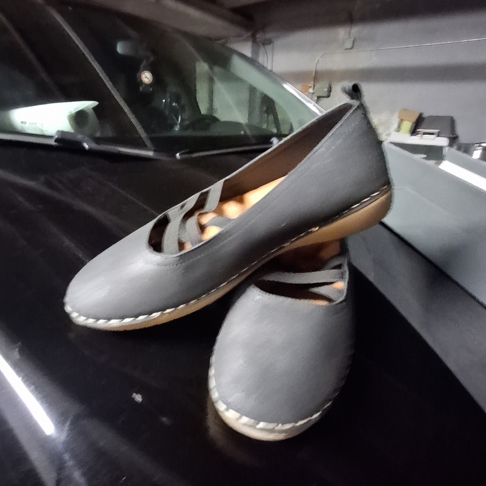 Everyday Black Slip-On Women’s Flats with Elastic Straps